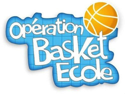 Élèves participant à une activité de basket à l’école