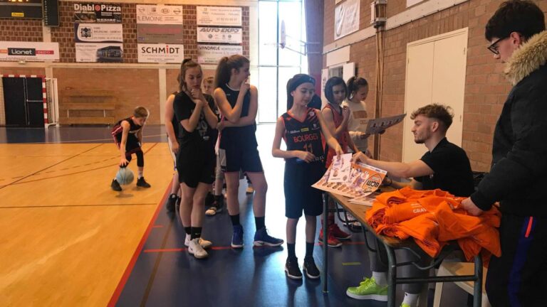 Myles Hesson et Lucas Bourhis à la rencontre des jeunes du CFBB